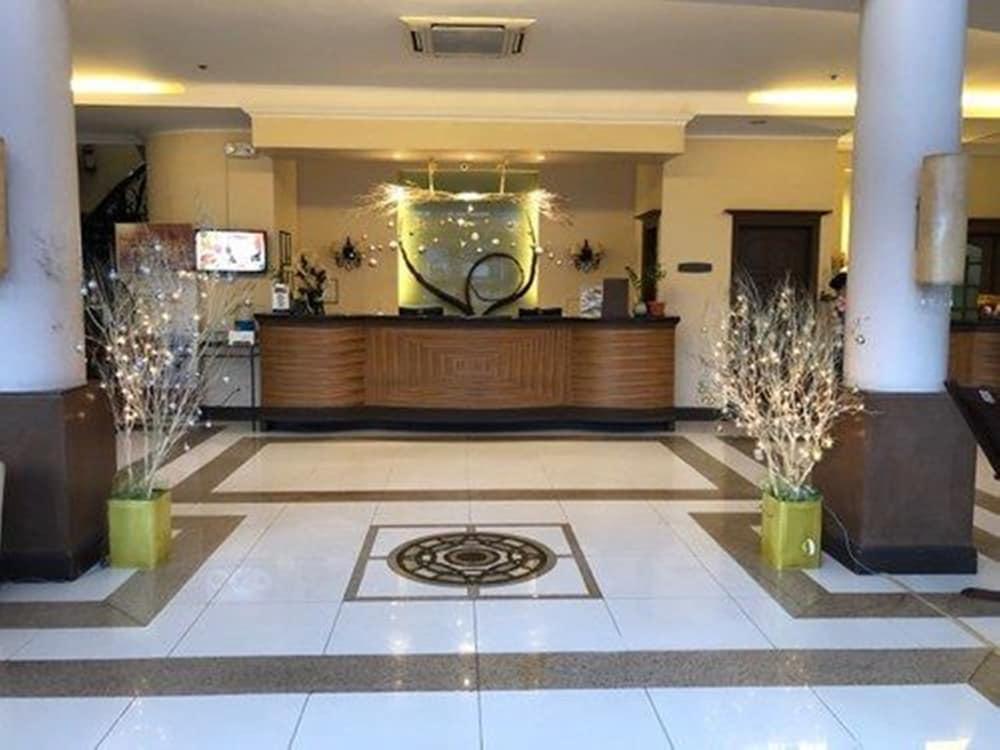 Hotel Venezia Legazpi City Exteriör bild